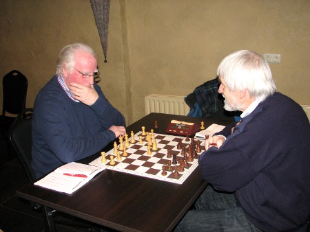 Hans Fagel (links) stond op om opnieuw een daad te stellen en ging er eens goed voor zitten.